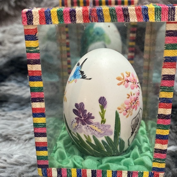 Vintage Oriental Hand-Painted Eggs In Display Cases - Picture 9 of 16